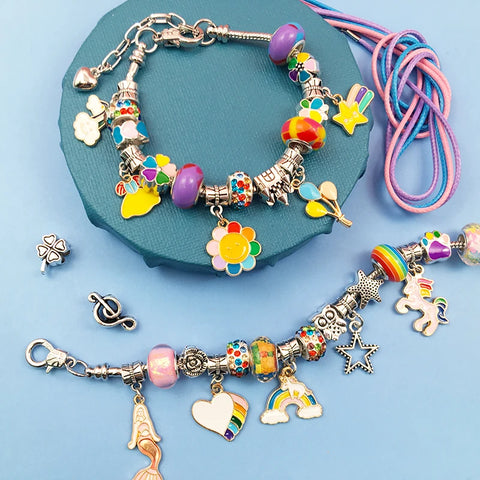 Pulseira Criativa - Kit com Pulseiras + Colares + Berloques, pingentes + Brinde Porta joias em couro — detalhes do produto